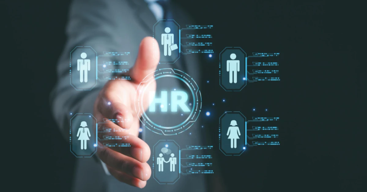 Equipe de RH analisando dados com inteligência artificial e People Analytics